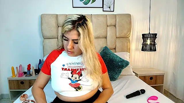 AdharaSmithh online show from November 24, 7:25 pm