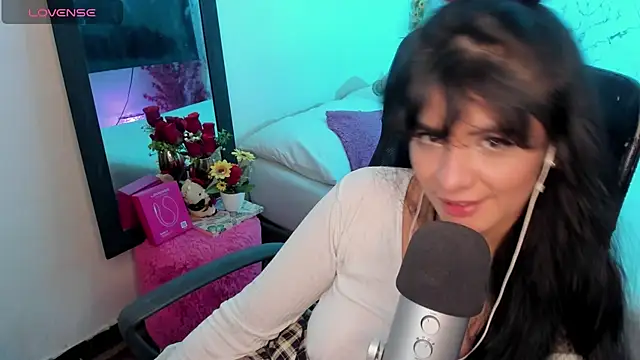 Snapshot of elissa_iris chatting on June 27, 2:17 am elissa iris online show from June 27, 2:17 am