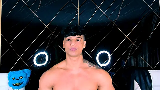 Owen Muzcle online show from October 28, 11:47 pm