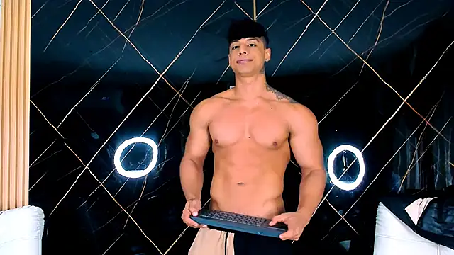 Owen Muzcle online show from November 6, 9:30 pm