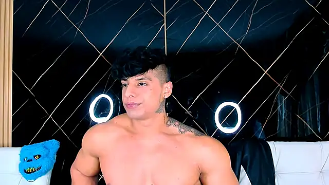 Owen Muzcle online show from October 31, 6:43 am