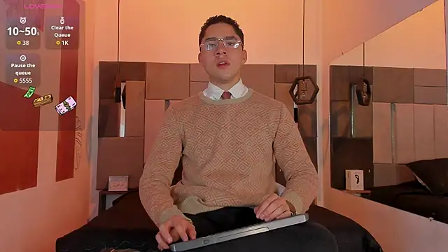 LiamNovak online show from December 2, 11:45 am