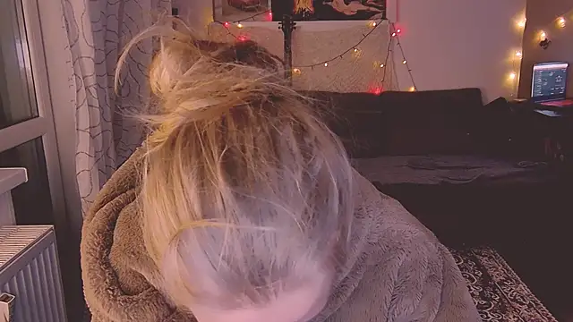 KatiKate online show from February 18, 4:03 pm