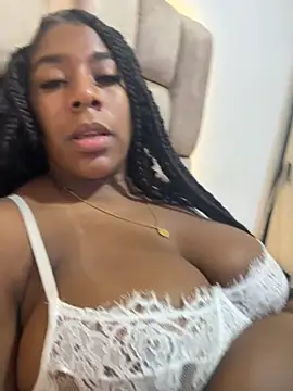 Snapshot of KloheCurvy chatting on September 16, 11:11 am KloheCurvy online show from September 16, 11:11 am