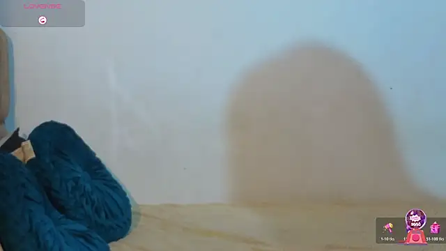 KloheCurvy online show from November 14, 3:59 pm