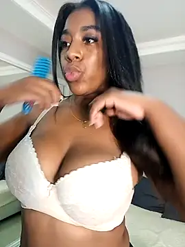 Snapshot of KloheCurvy chatting on January 27, 11:43 am KloheCurvy online show from January 27, 11:43 am