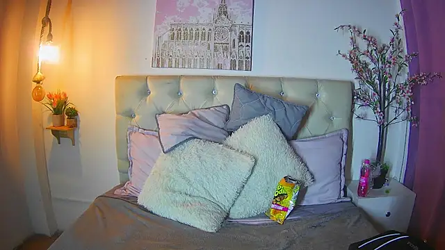 ShyVibes  online show from January 17, 8:01 pm