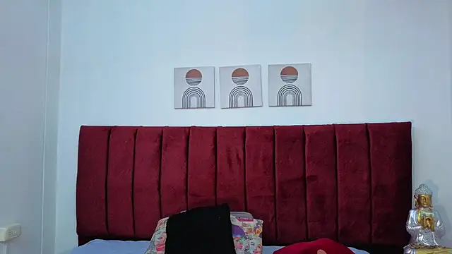 Snapshot of selena_castillo chatting on November 27, 1:11 pm selena castillo online show from November 27, 1:11 pm