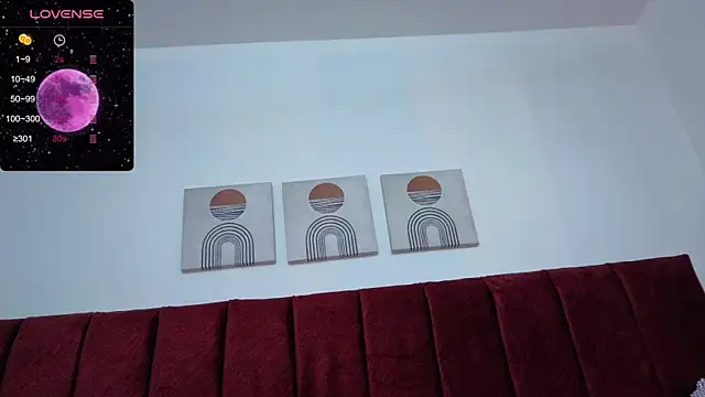 Snapshot of selena_castillo chatting on November 11, 12:00 pm selena castillo online show from November 11, 12:00 pm