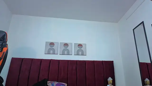 Snapshot of selena_castillo chatting on October 22, 12:04 pm selena castillo online show from October 22, 12:04 pm