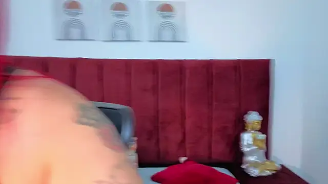 Snapshot of selena_castillo chatting on November 3, 12:53 pm selena castillo online show from November 3, 12:53 pm