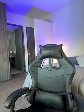 SophieRaily  online show from November 4, 10:13 pm