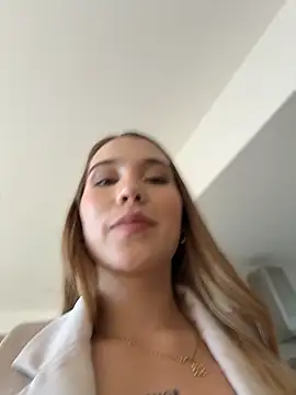 SophieRaily  online show from January 7, 8:36 pm