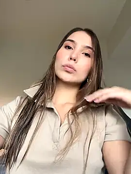 SophieRaily  online show from September 30, 7:53 pm