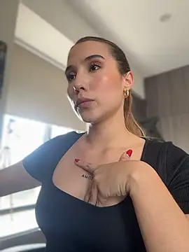 SophieRaily  online show from January 14, 8:56 pm