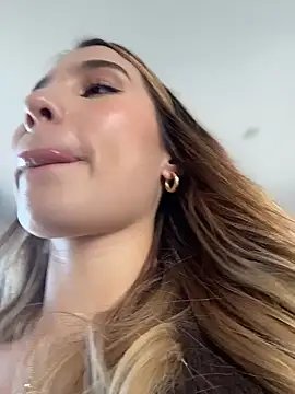 SophieRaily  online show from January 6, 8:46 pm