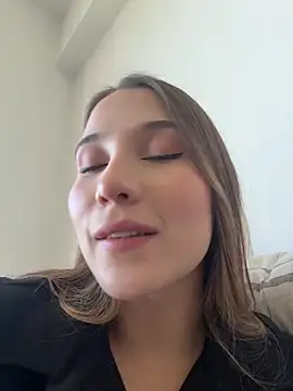 SophieRaily  online show from October 28, 8:41 pm