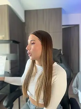 SophieRaily  online show from November 6, 6:45 pm