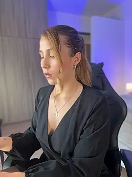 SophieRaily  online show from January 9, 8:49 pm