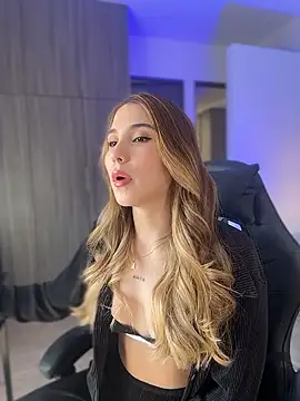 SophieRaily  online show from January 13, 6:56 pm