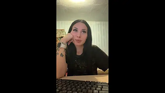 DreamKarina online show from January 7, 8:03 pm