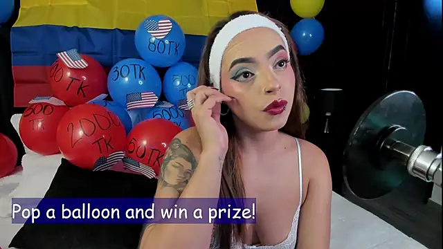 Snapshot of MiiaaMoonroee chatting on July 4, 9:41 pm MiiaaMoonroee online show from July 4, 9:41 pm
