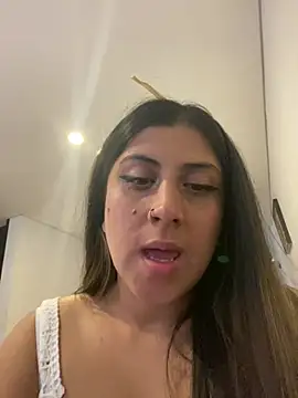 Snapshot of girl_anni chatting on February 25, 8:11 pm girl anni online show from February 25, 8:11 pm