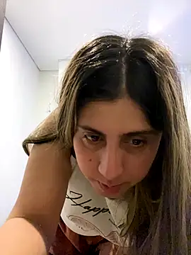 Snapshot of girl_anni chatting on October 10, 3:24 pm girl anni online show from October 10, 3:24 pm
