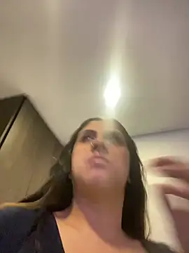 Snapshot of girl_anni chatting on March 18, 10:15 pm girl anni online show from March 18, 10:15 pm