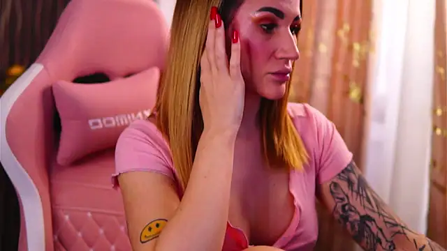 KimSkyex online show from March 4, 2:21 pm