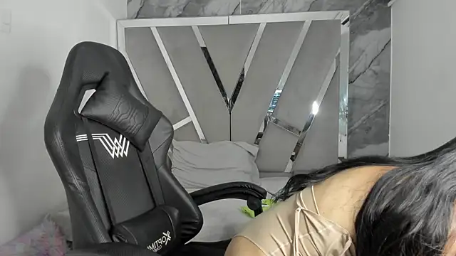 Mia petite01 online show from April 3, 9:21 pm