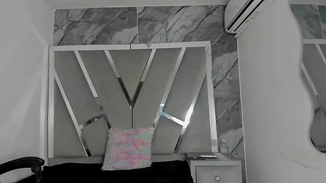Snapshot of Mia_petite01 chatting on June 6, 12:05 am Mia petite01 online show from June 6, 12:05 am