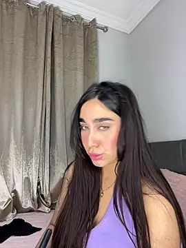 Snapshot of Meryem_Queen chatting on May 13, 1:56 am Meryem Queen online show from May 13, 1:56 am