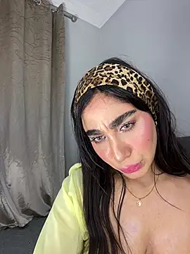 Snapshot of Meryem_Queen chatting on May 20, 1:57 am Meryem Queen online show from May 20, 1:57 am