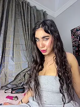 Snapshot of Meryem_Queen chatting on March 3, 1:23 am Meryem Queen online show from March 3, 1:23 am