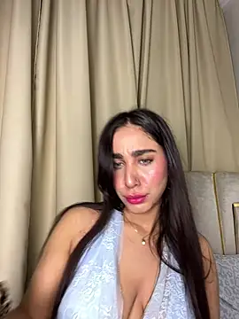 Snapshot of Meryem_Queen chatting on July 15, 11:23 pm Meryem Queen online show from July 15, 11:23 pm