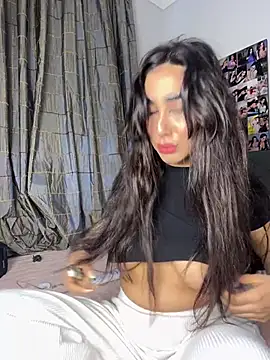 Snapshot of Meryem_Queen chatting on February 8, 2:31 am Meryem Queen online show from February 8, 2:31 am