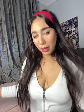 Snapshot of Meryem_Queen chatting on February 2, 11:37 pm Meryem Queen online show from February 2, 11:37 pm