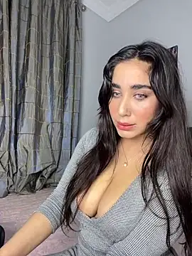 Snapshot of Meryem_Queen chatting on February 9, 7:39 am Meryem Queen online show from February 9, 7:39 am