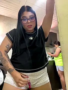 Snapshot of alissonfernandez_ chatting on September 20, 2:33 pm alissonfernandez online show from September 20, 2:33 pm