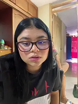 Snapshot of alissonfernandez_ chatting on October 18, 4:31 pm alissonfernandez online show from October 18, 4:31 pm