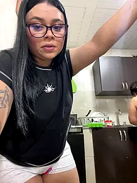 Snapshot of alissonfernandez_ chatting on September 11, 12:54 am alissonfernandez online show from September 11, 12:54 am