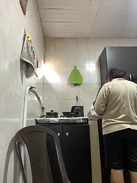 Snapshot of alissonfernandez_ chatting on September 18, 4:21 pm alissonfernandez online show from September 18, 4:21 pm