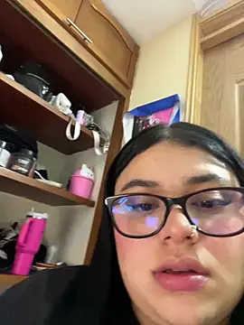 alissonfernandez  online show from February 22, 6:20 pm