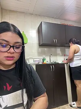 Snapshot of alissonfernandez_ chatting on September 11, 8:53 pm alissonfernandez online show from September 11, 8:53 pm