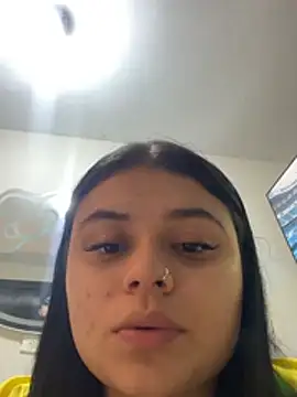 alissonfernandez  online show from June 24, 9:34 pm