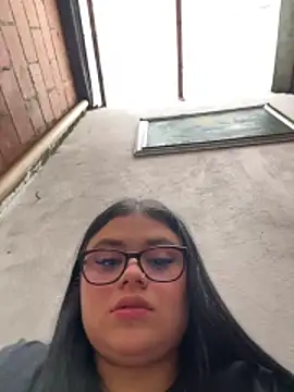 alissonfernandez  online show from May 8, 9:51 pm