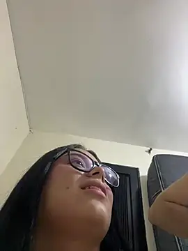 alissonfernandez  online show from July 17, 12:19 am