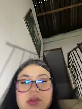 alissonfernandez  online show from May 29, 12:16 am