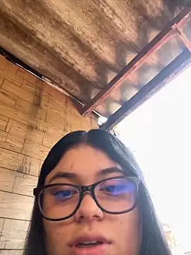 Snapshot of alissonfernandez_ chatting on October 17, 4:20 pm alissonfernandez online show from October 17, 4:20 pm